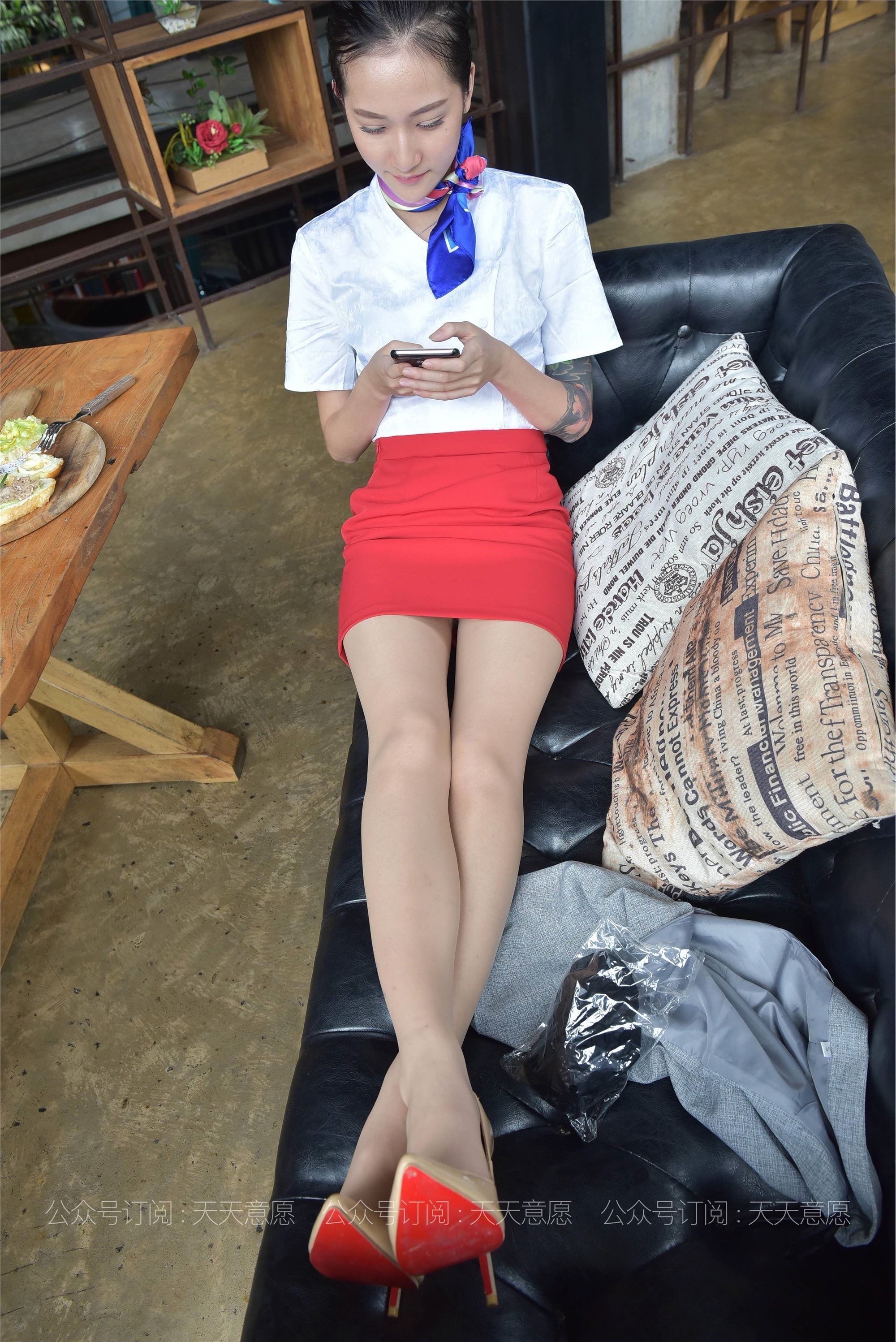 IESS异思趣向 - 模特：潇潇《红裙职业装展示》